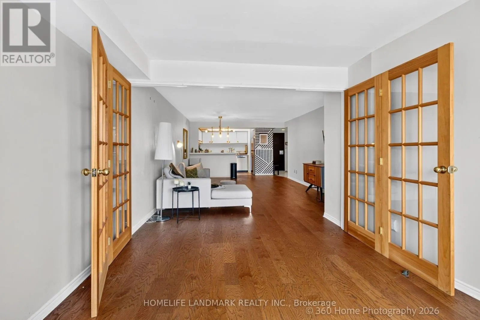 2615 - 25 THE ESPLANADE AVENUE