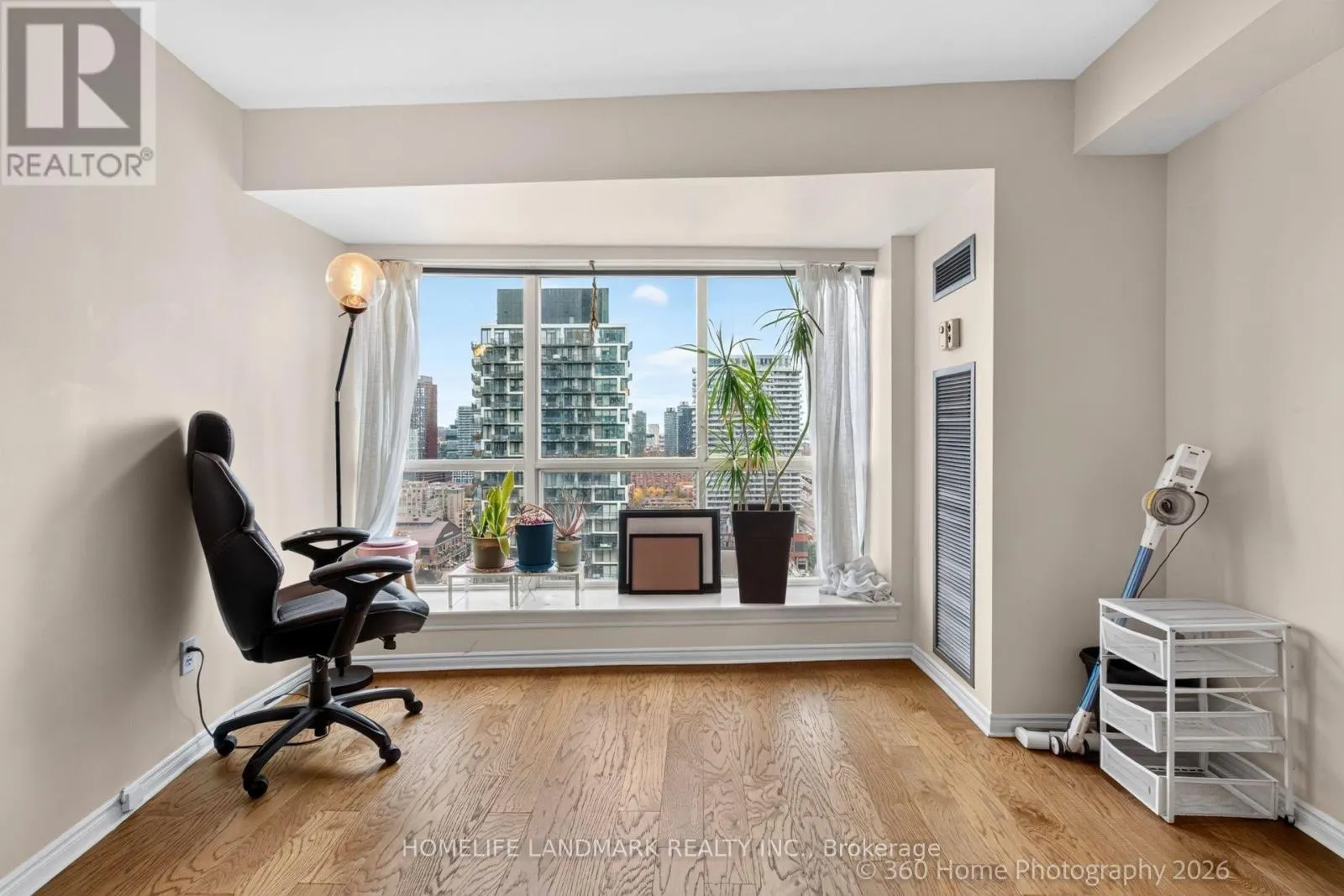2615 - 25 THE ESPLANADE AVENUE