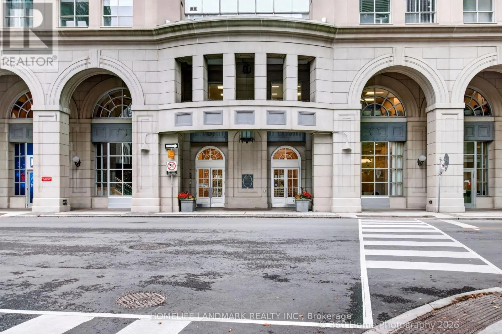 2615 - 25 THE ESPLANADE AVENUE