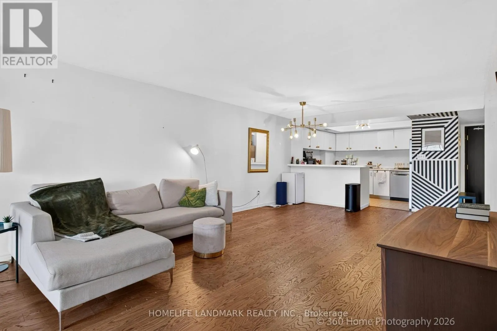 2615 - 25 THE ESPLANADE AVENUE
