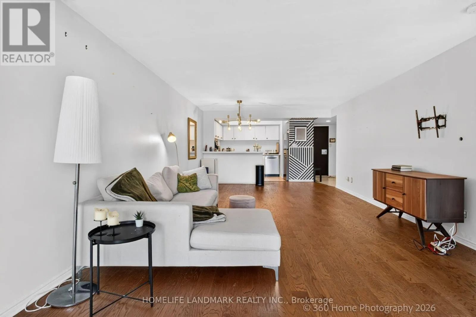 2615 - 25 THE ESPLANADE AVENUE