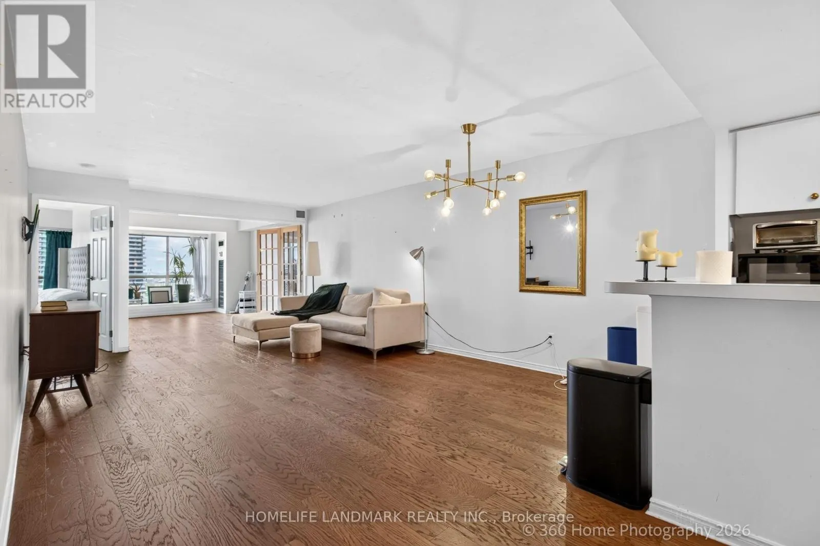 2615 - 25 THE ESPLANADE AVENUE