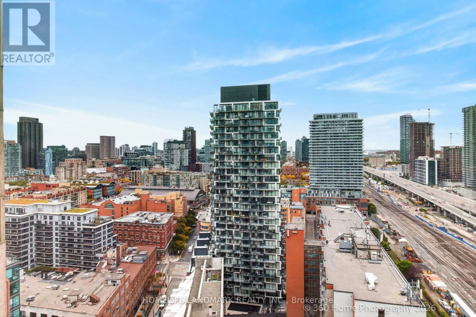 2615 - 25 THE ESPLANADE AVENUE