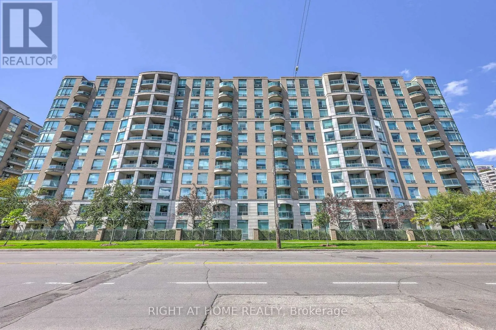 706 - 28 PEMBERTON AVENUE