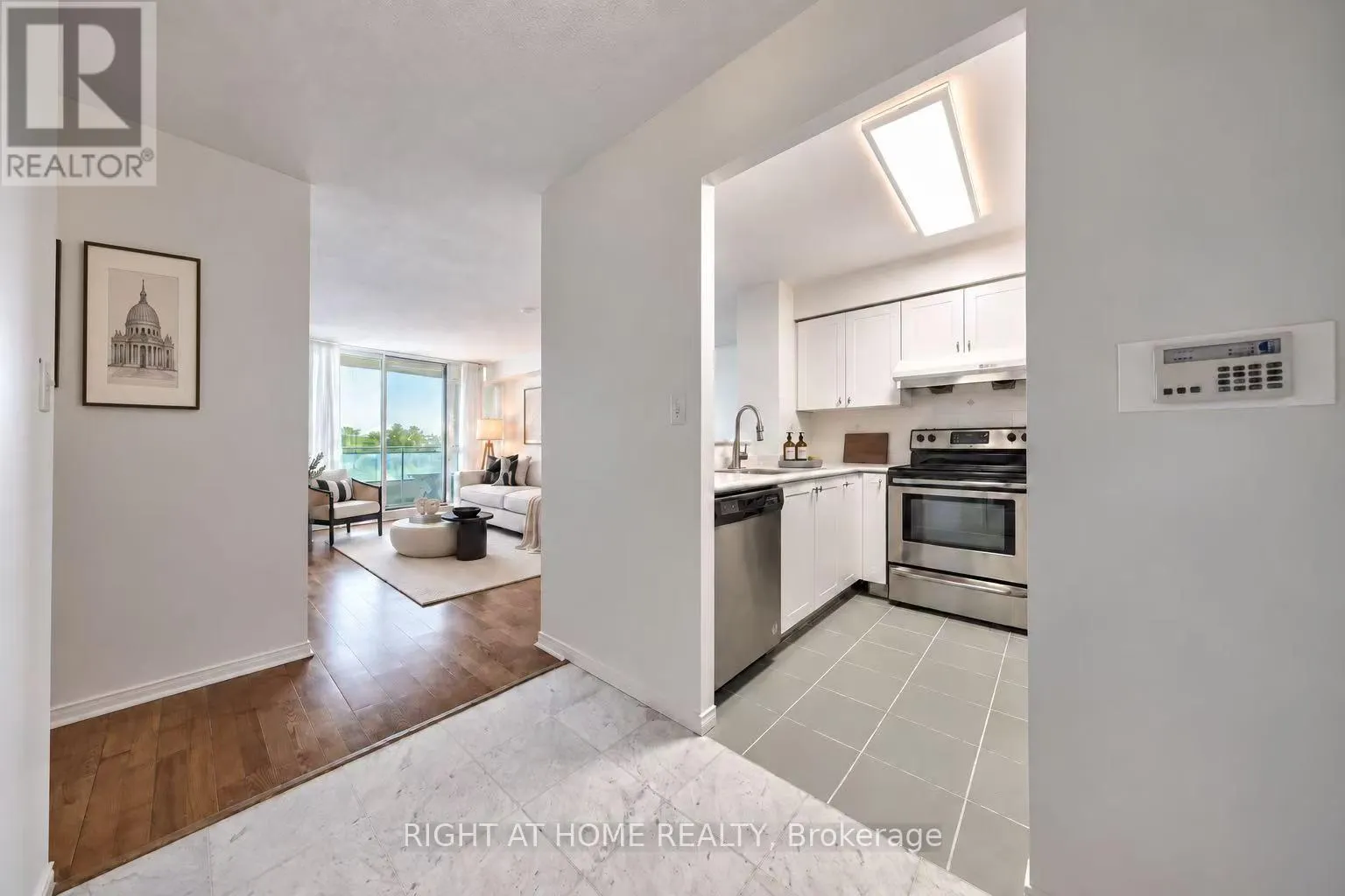 706 - 28 PEMBERTON AVENUE