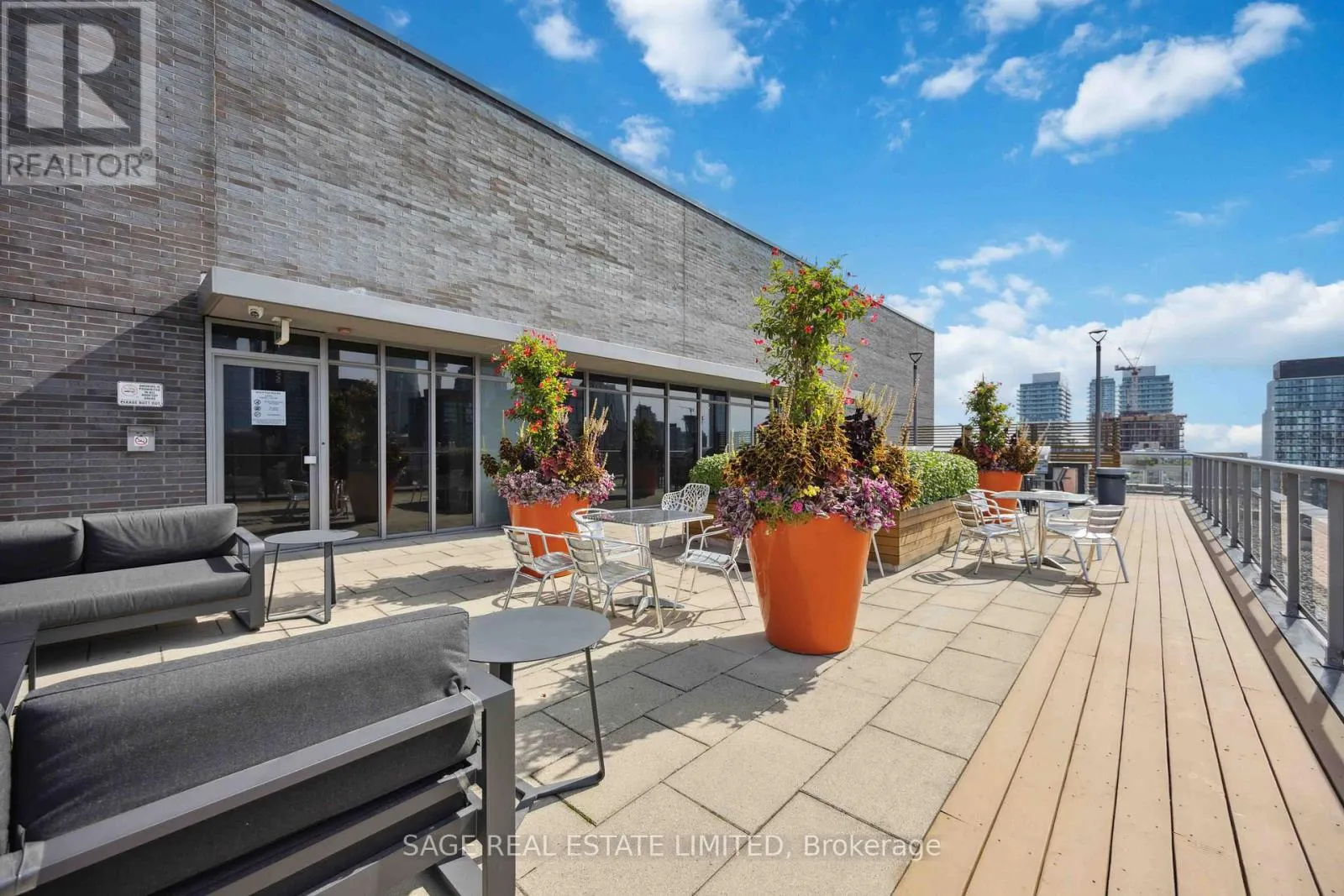 1115 - 320 RICHMOND STREET E
