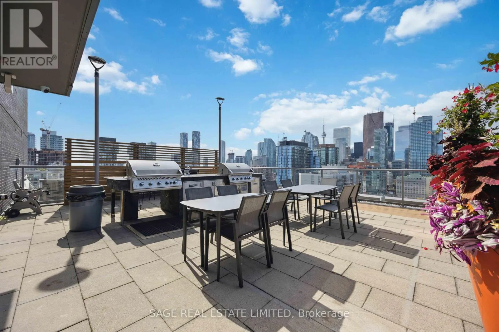 1115 - 320 RICHMOND STREET E