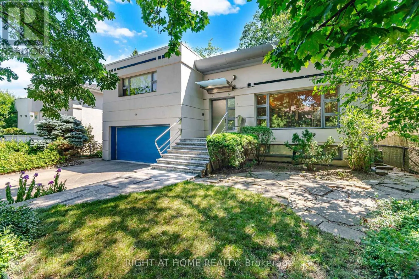 9 SAGUENAY AVENUE E
