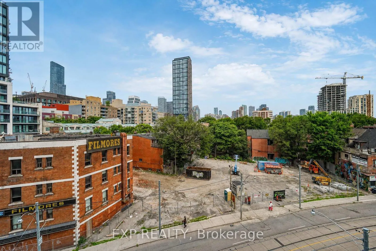 610 - 219 DUNDAS STREET E