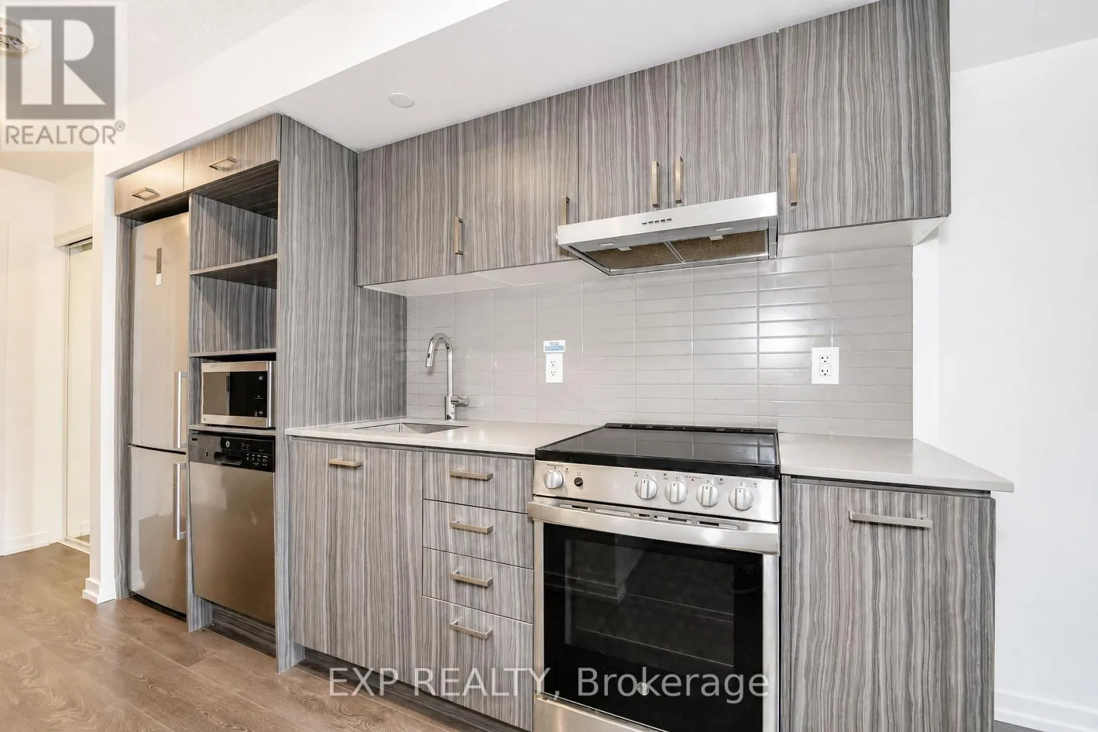 610 - 219 DUNDAS STREET E
