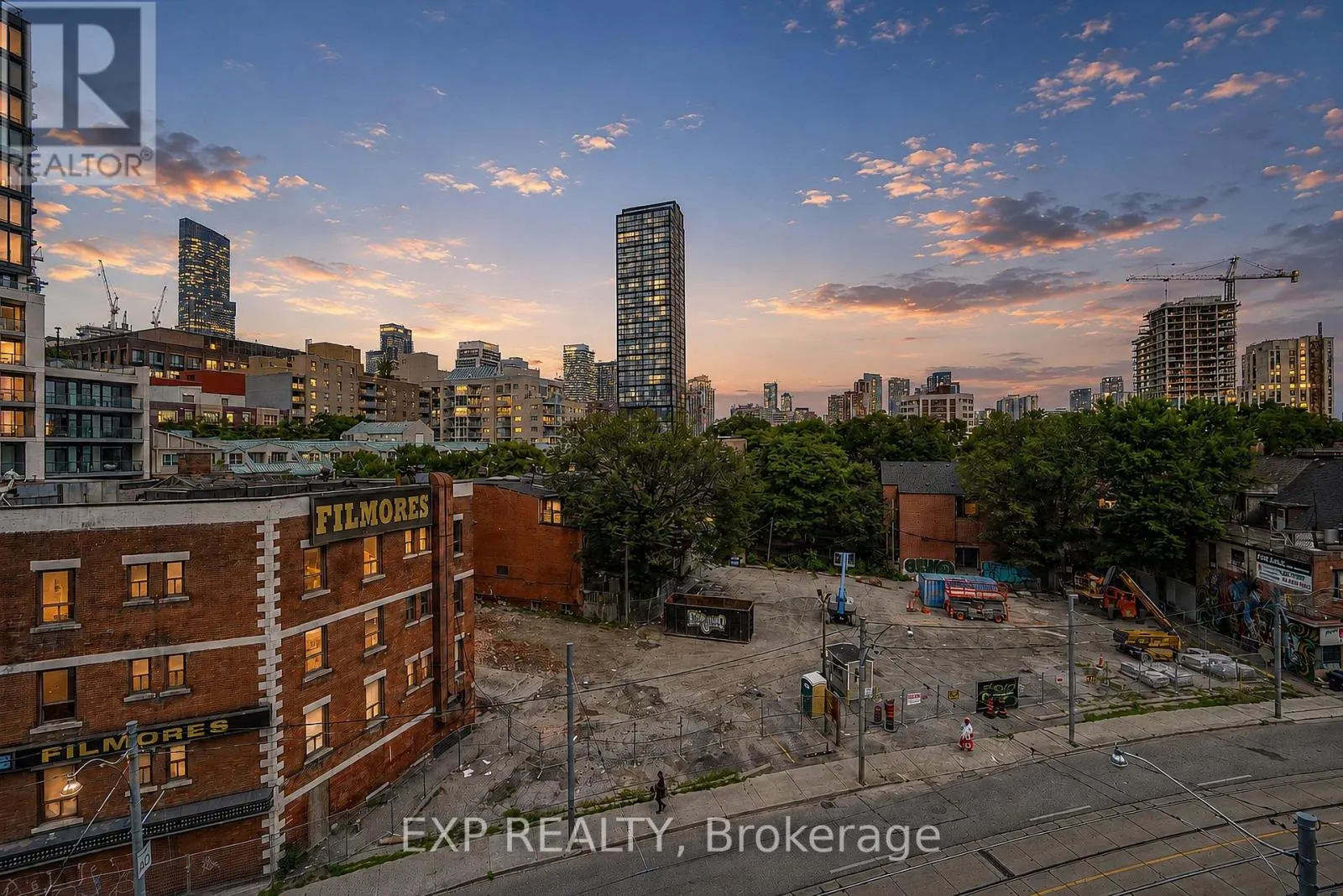610 - 219 DUNDAS STREET E
