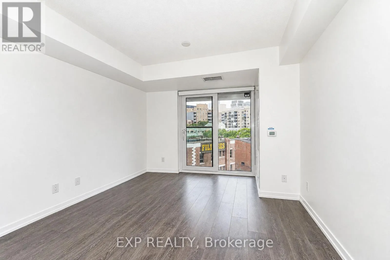 610 - 219 DUNDAS STREET E