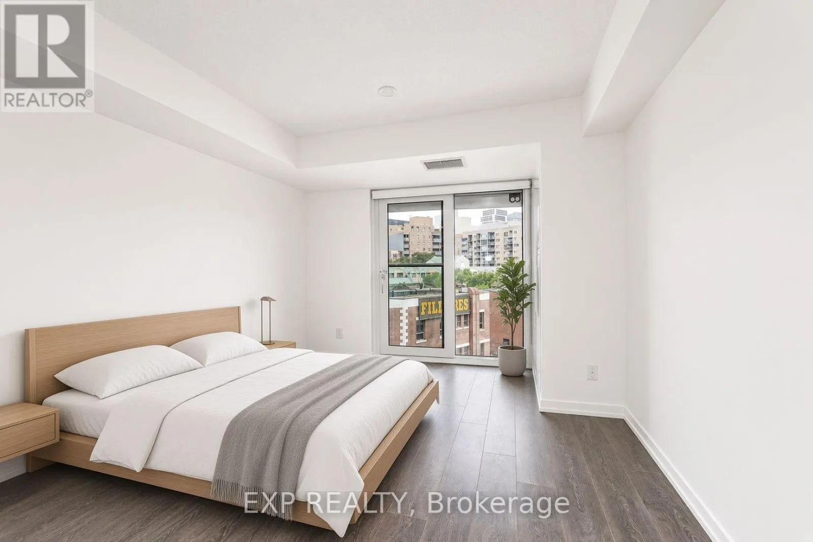 610 - 219 DUNDAS STREET E