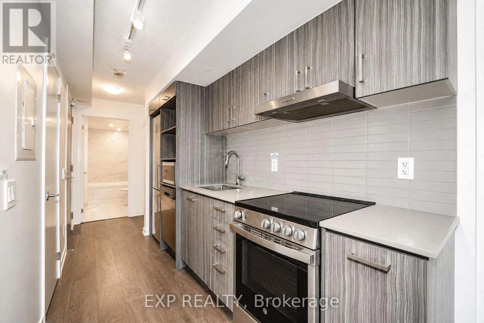 610 - 219 DUNDAS STREET E