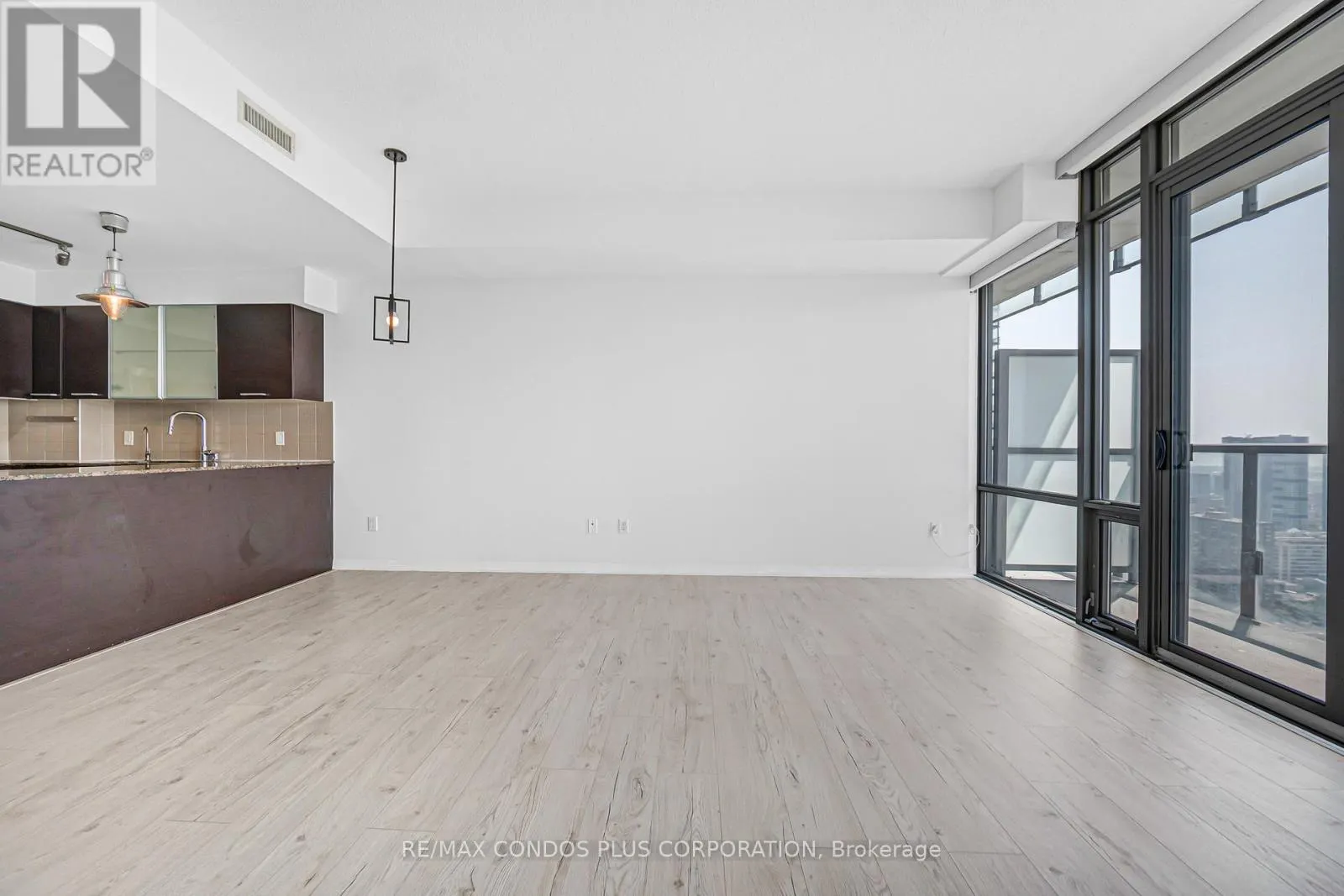 4404 - 38 GRENVILLE STREET