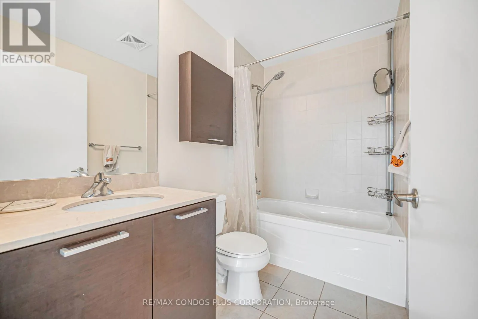 4404 - 38 GRENVILLE STREET