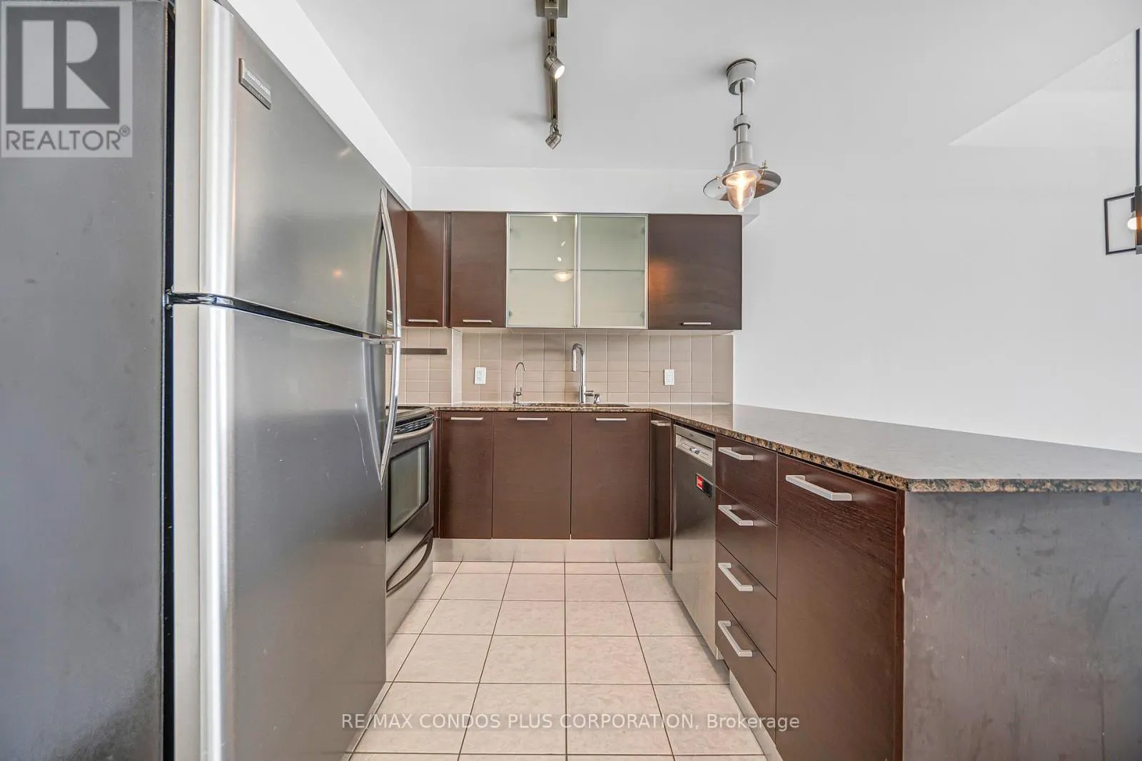 4404 - 38 GRENVILLE STREET