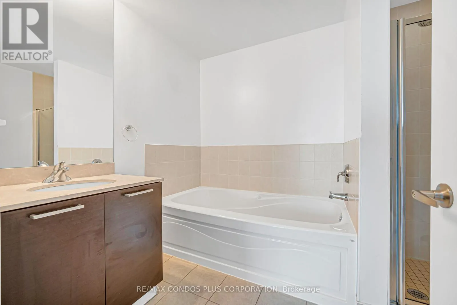 4404 - 38 GRENVILLE STREET