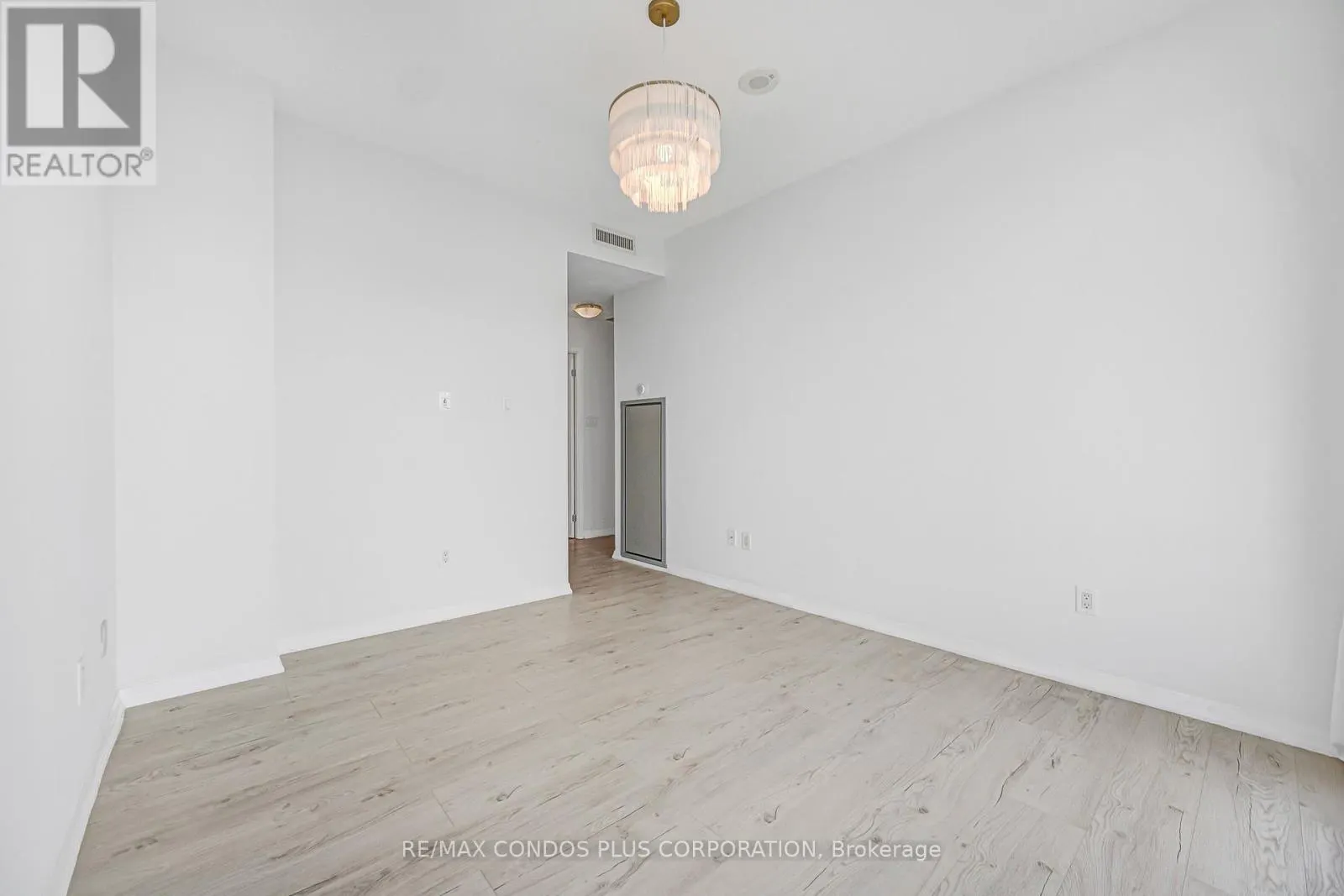 4404 - 38 GRENVILLE STREET