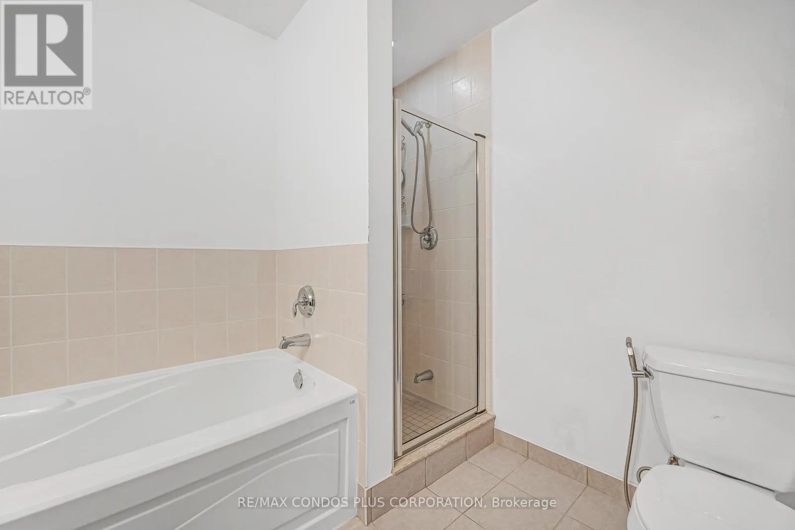 4404 - 38 GRENVILLE STREET