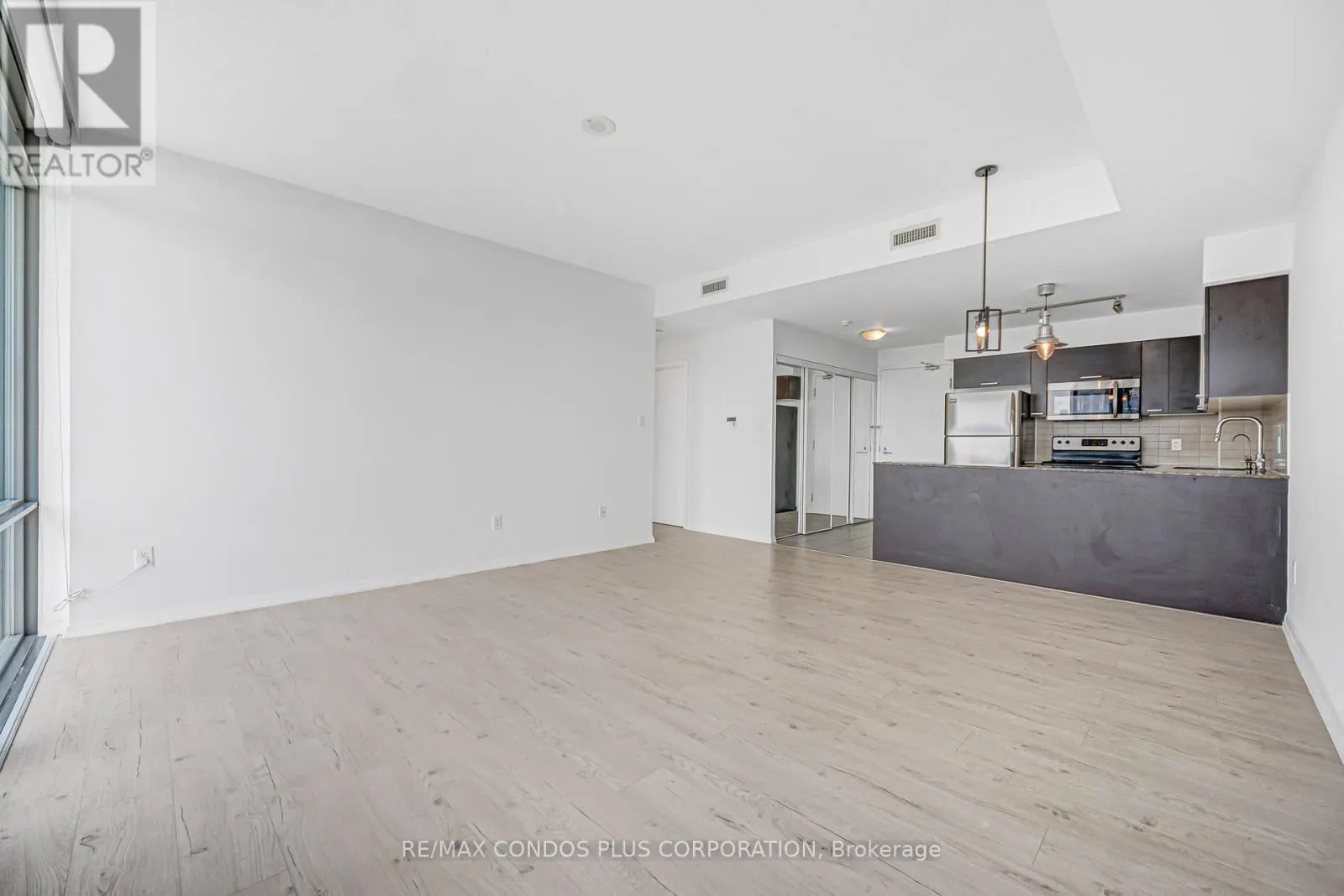 4404 - 38 GRENVILLE STREET