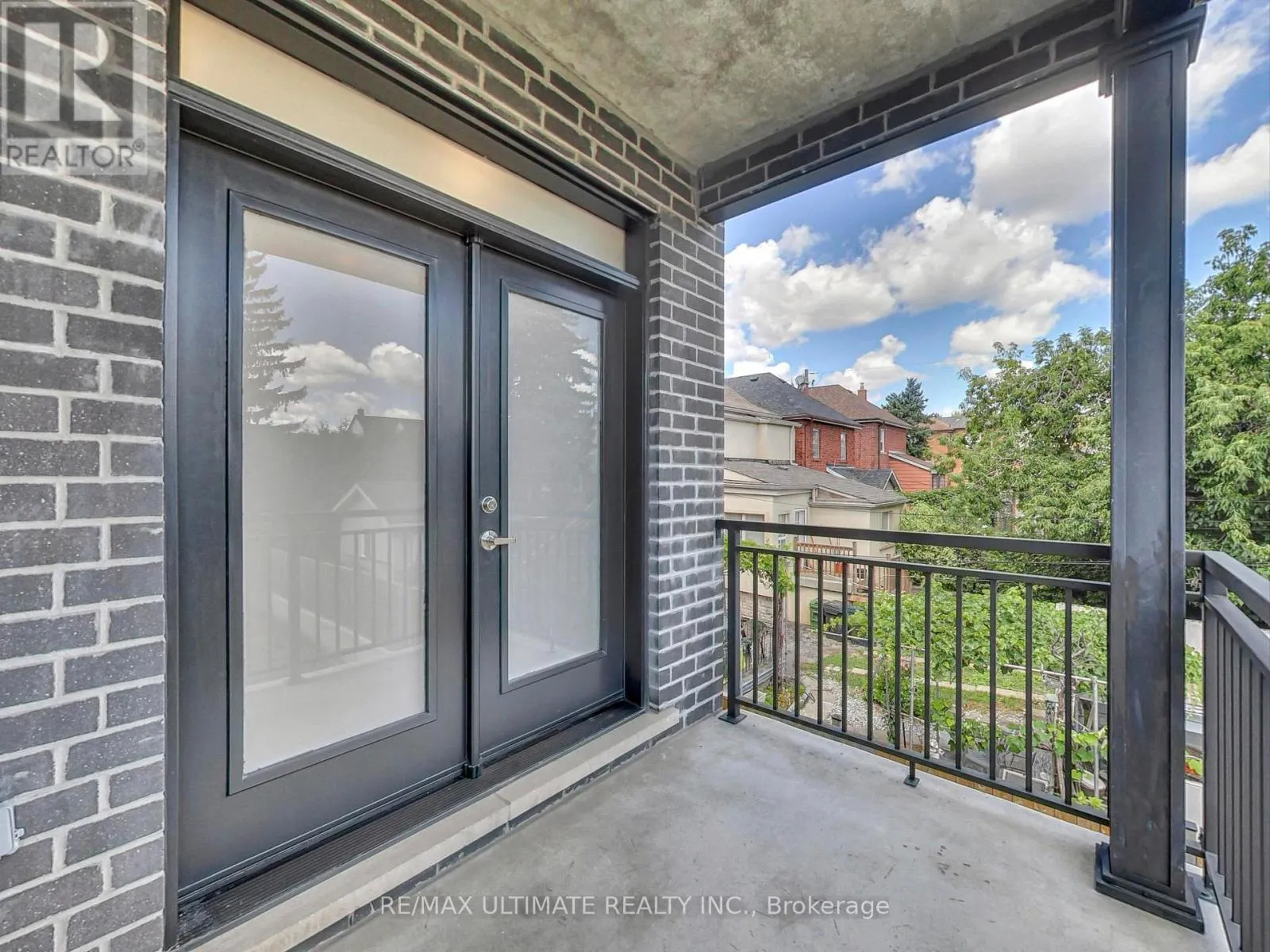 201 - 387 GLENHOLME AVENUE