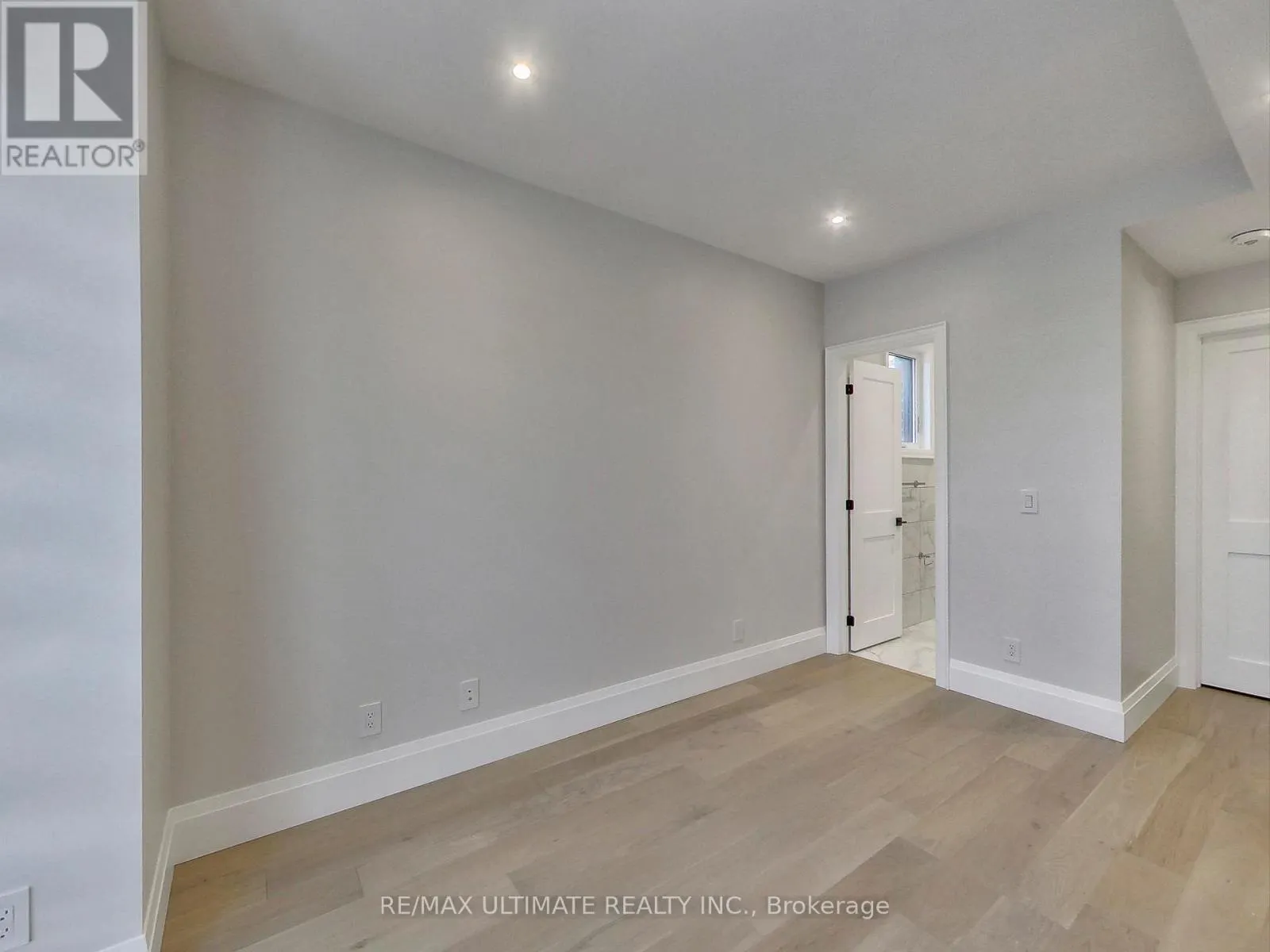 201 - 387 GLENHOLME AVENUE
