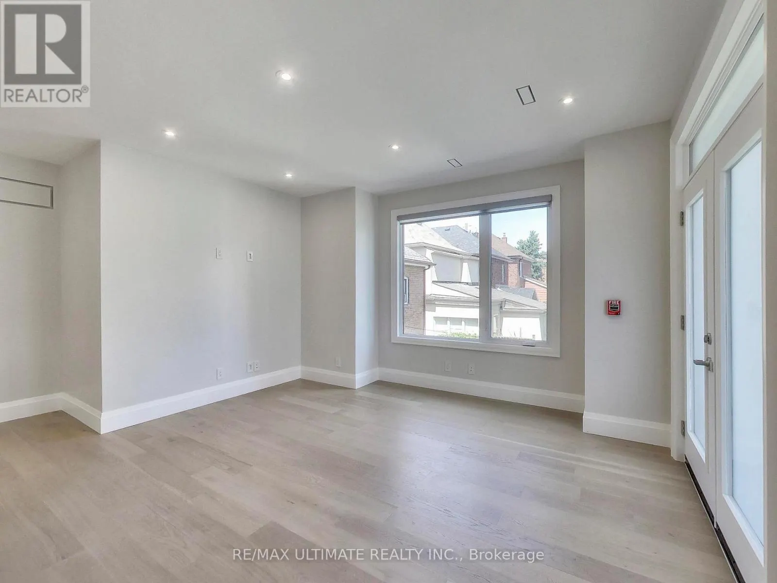 201 - 387 GLENHOLME AVENUE