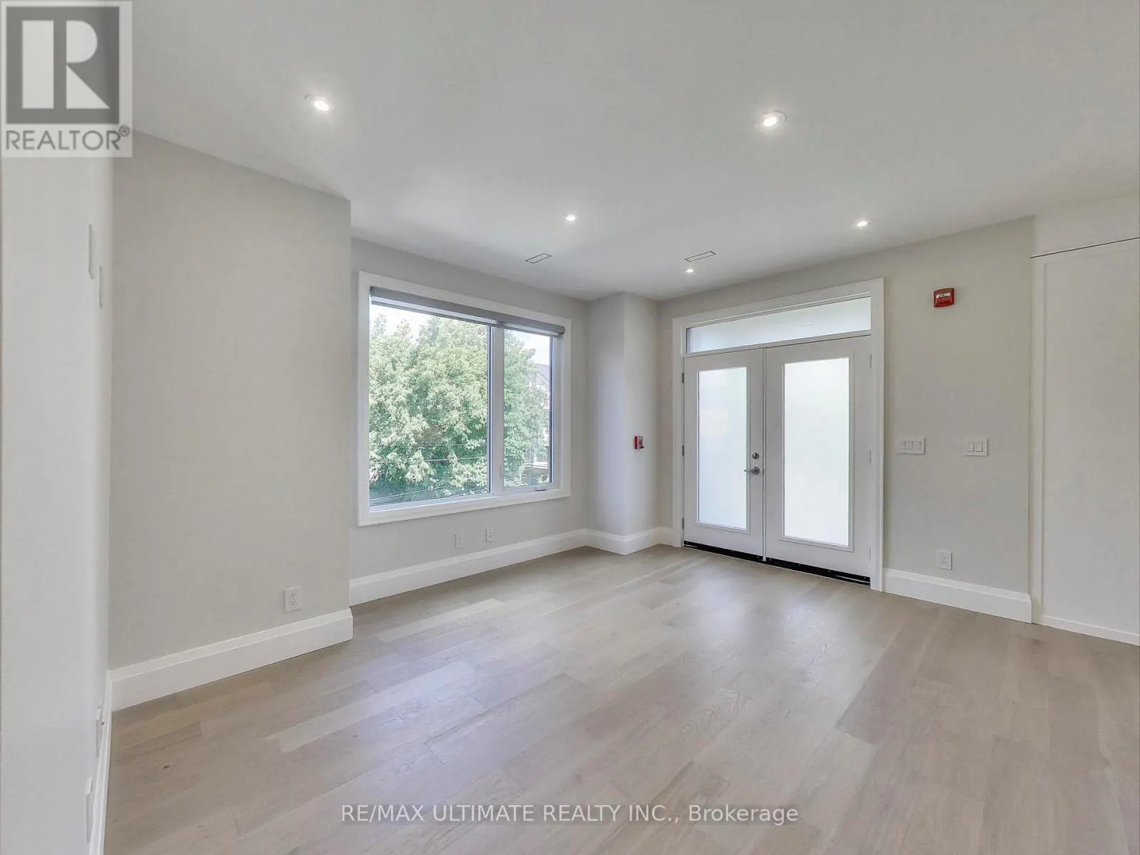 201 - 387 GLENHOLME AVENUE