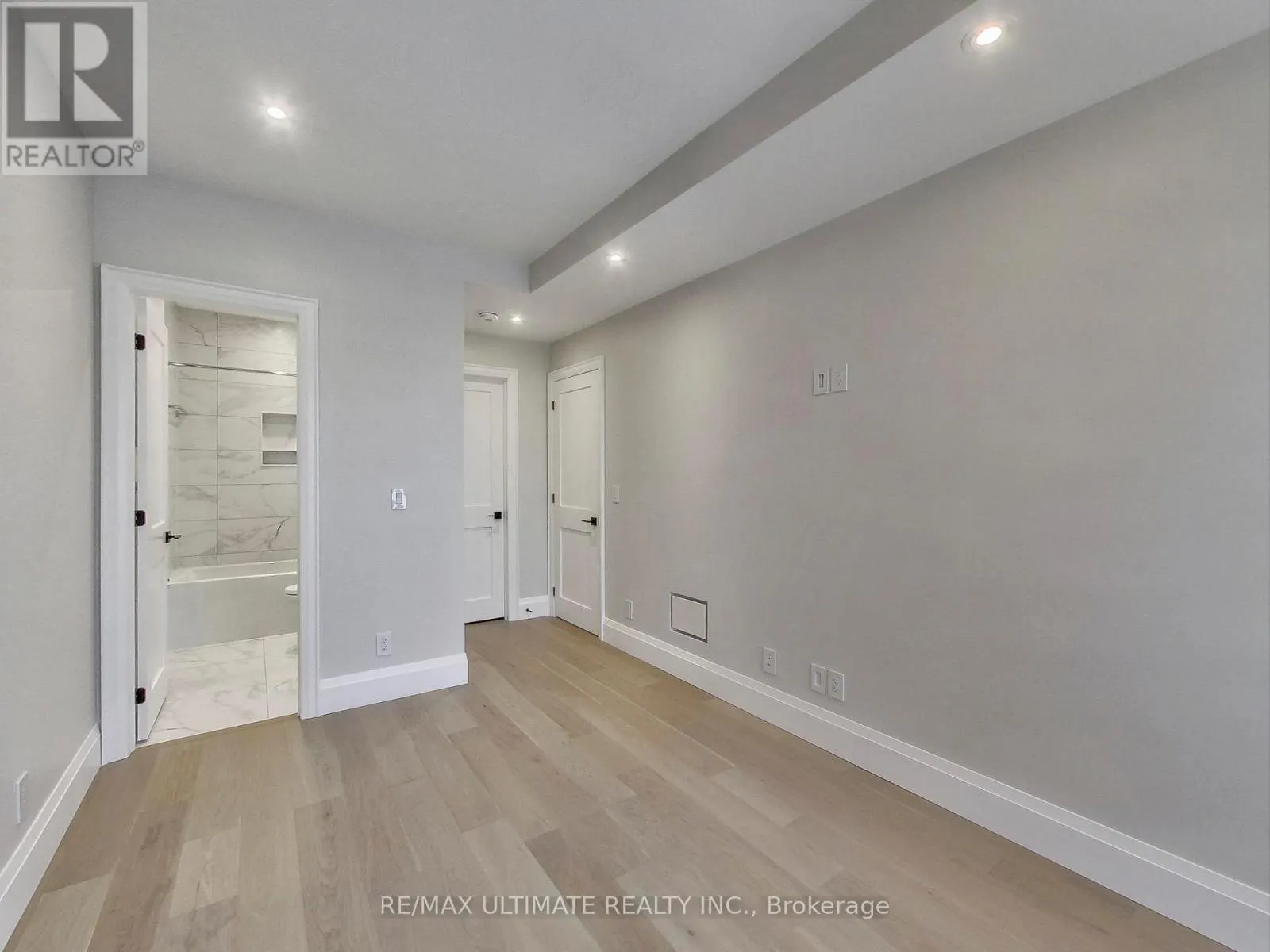 201 - 387 GLENHOLME AVENUE