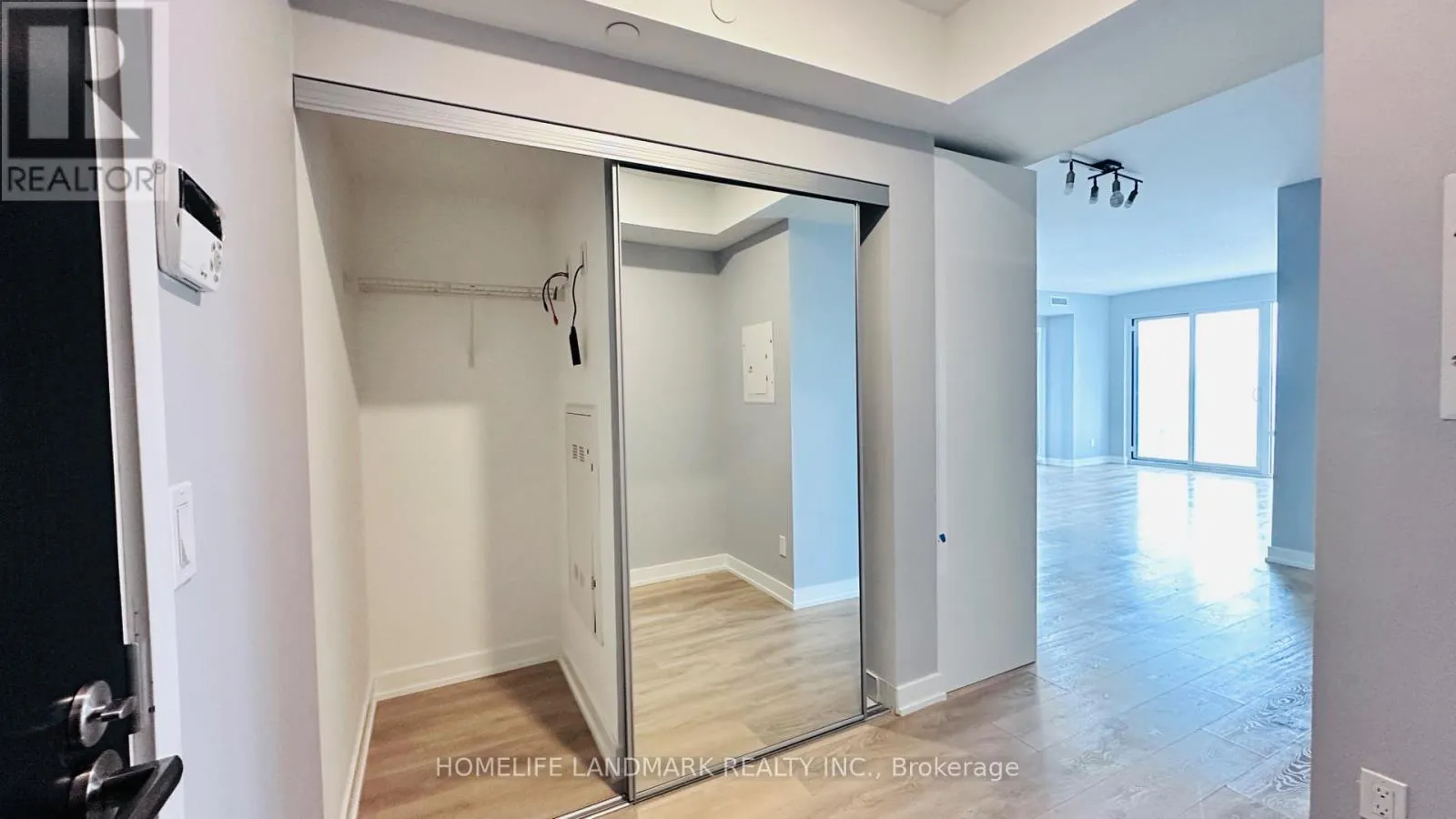 2509 - 501 YONGE STREET