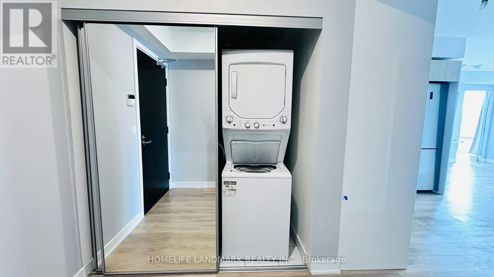 2509 - 501 YONGE STREET
