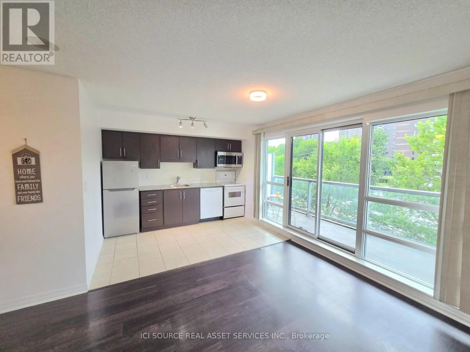 221 - 2035 SHEPPARD AVENUE E