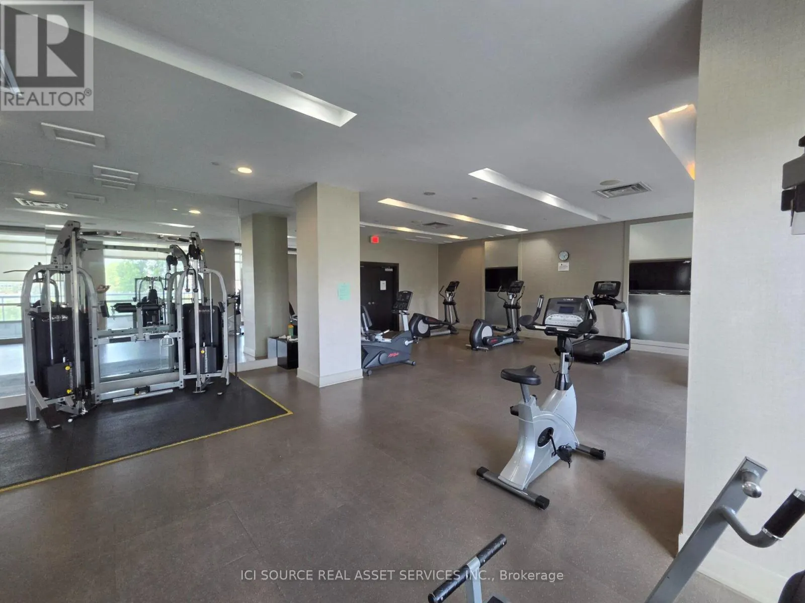 221 - 2035 SHEPPARD AVENUE E