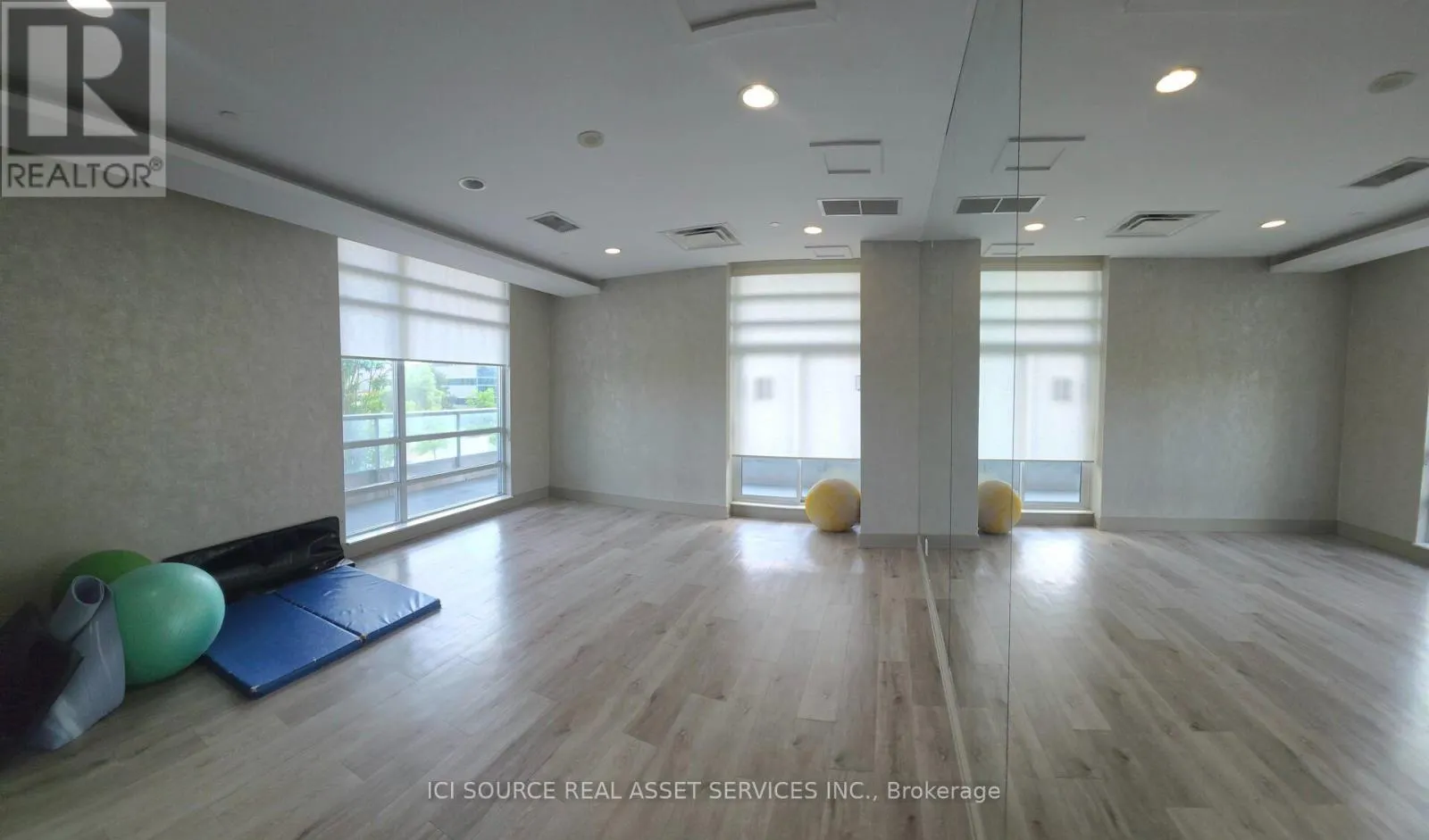 221 - 2035 SHEPPARD AVENUE E