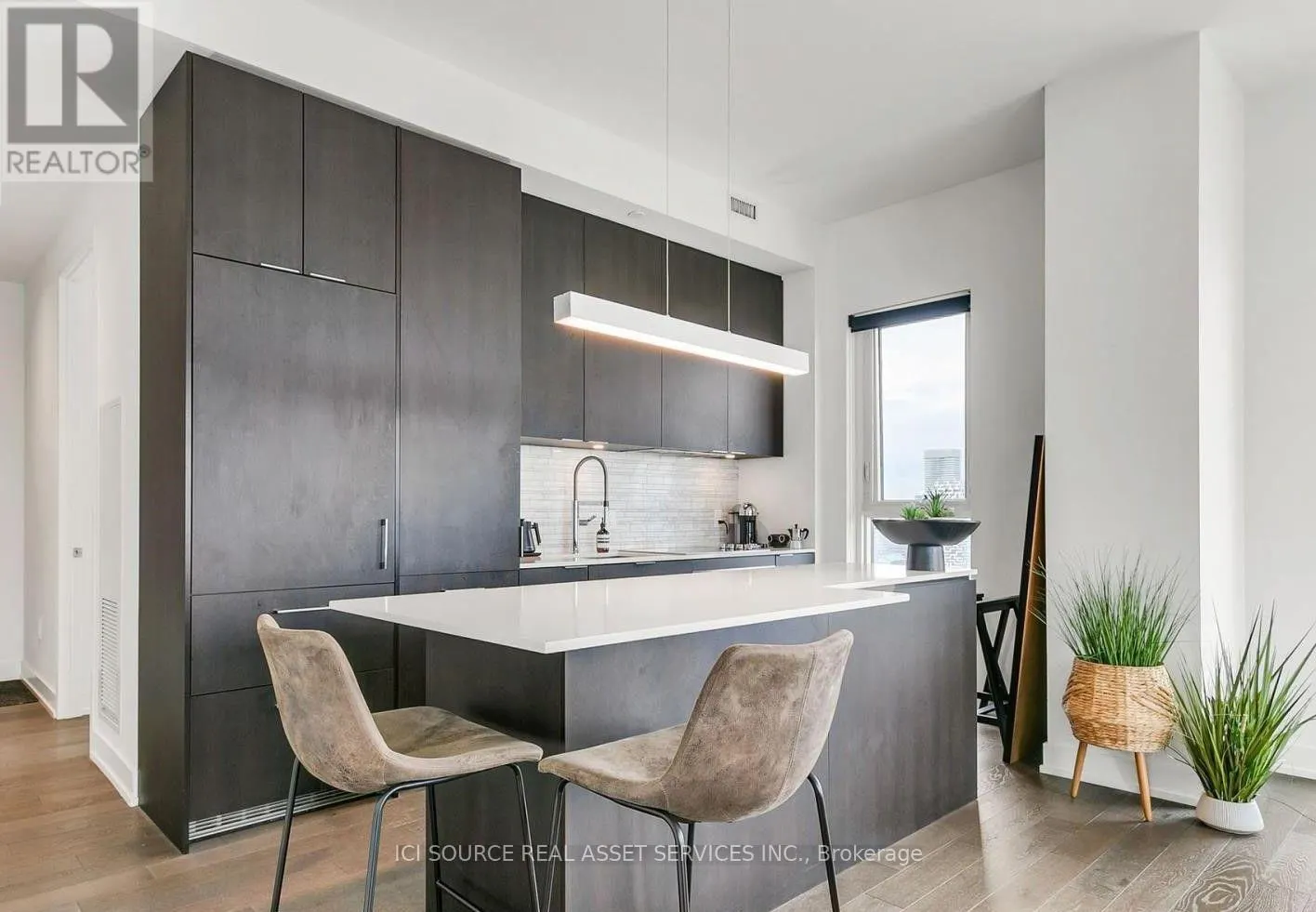 4005 - 15 LOWER JARVIS STREET