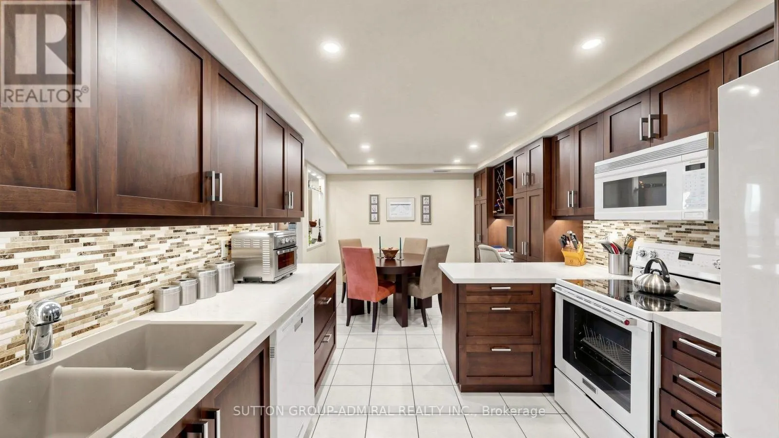713 - 89 SKYMARK DRIVE