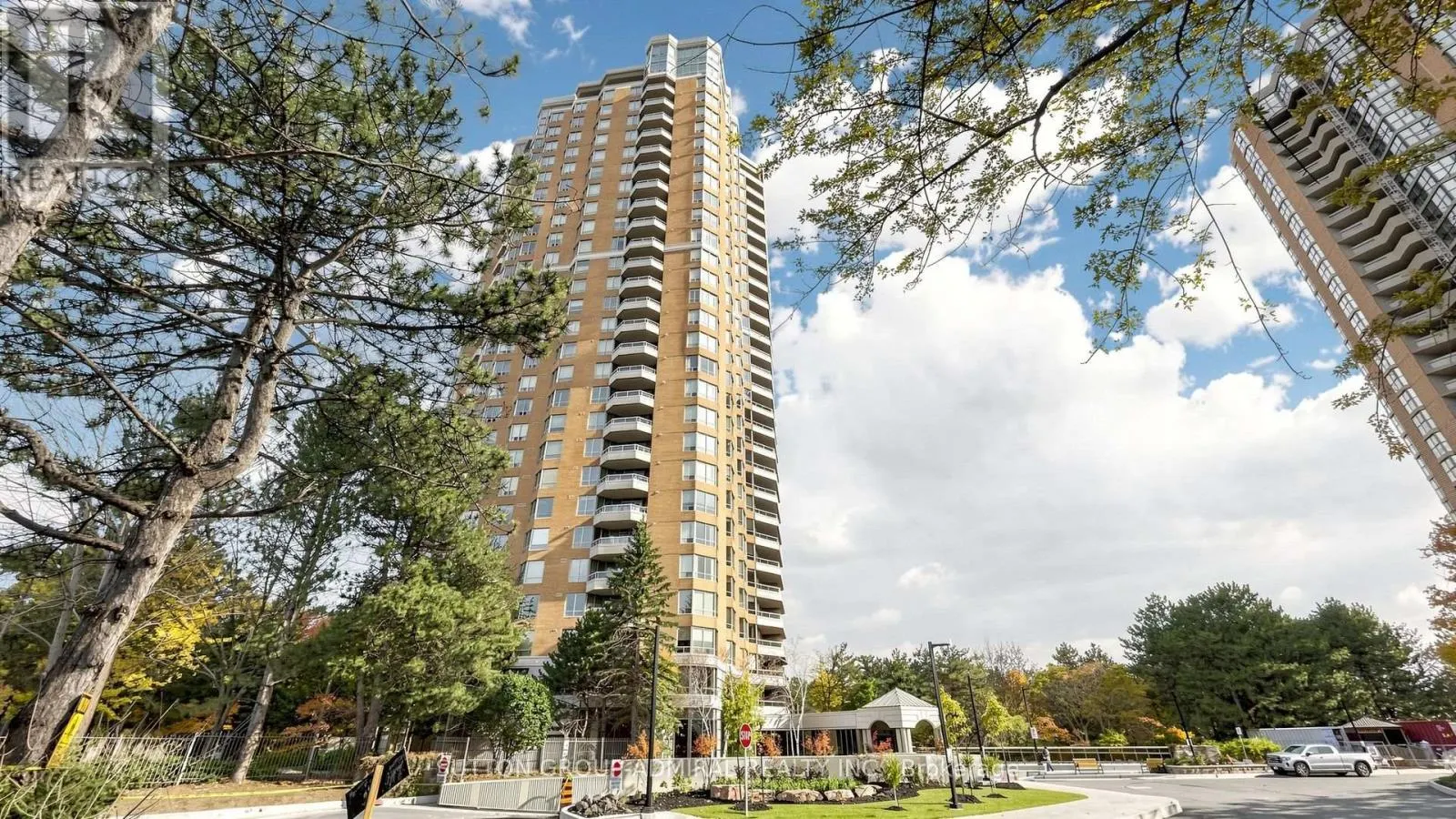 713 - 89 SKYMARK DRIVE