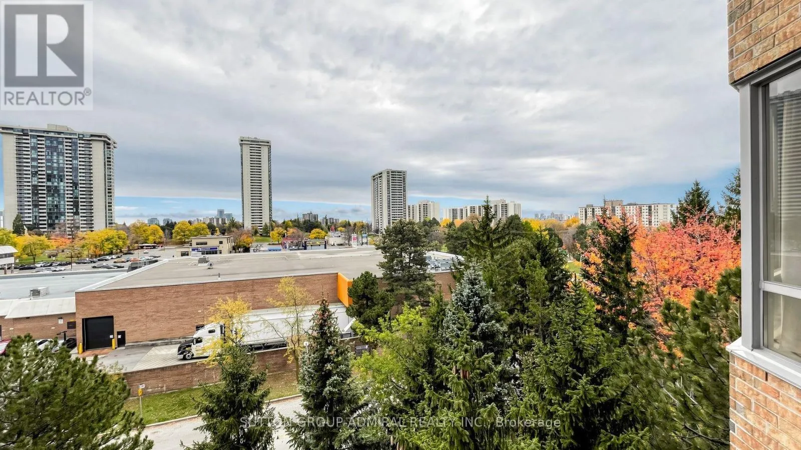 713 - 89 SKYMARK DRIVE