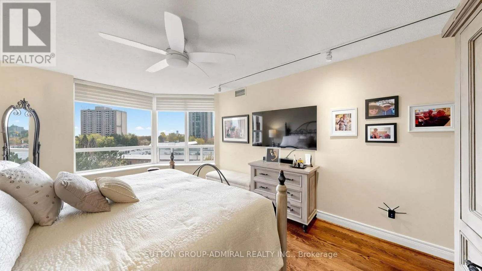 713 - 89 SKYMARK DRIVE