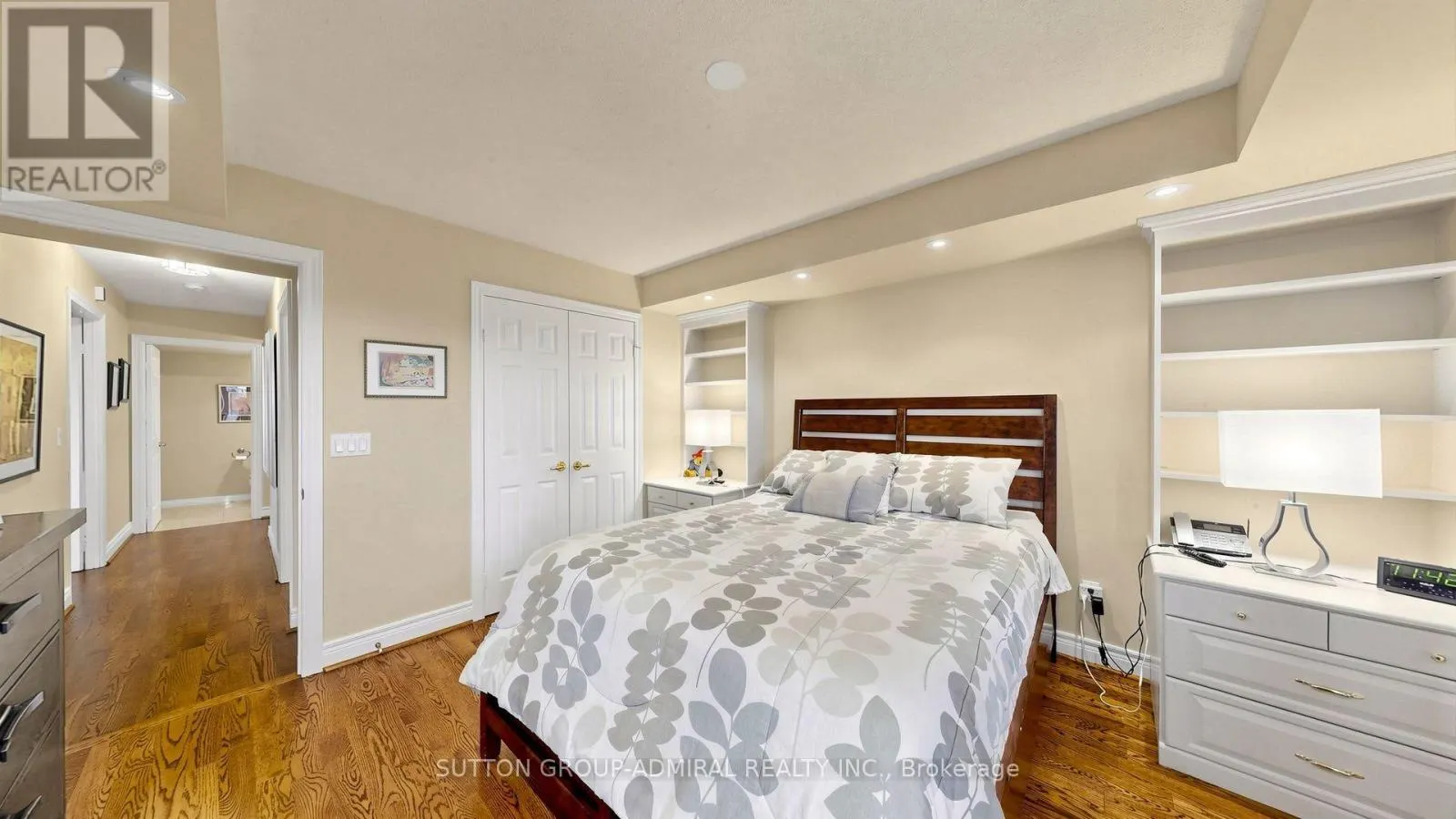 713 - 89 SKYMARK DRIVE