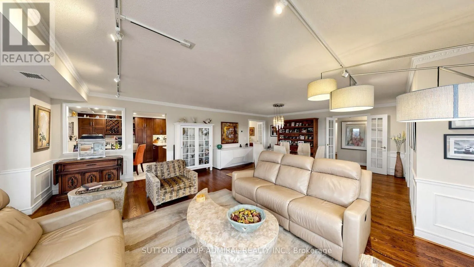 713 - 89 SKYMARK DRIVE