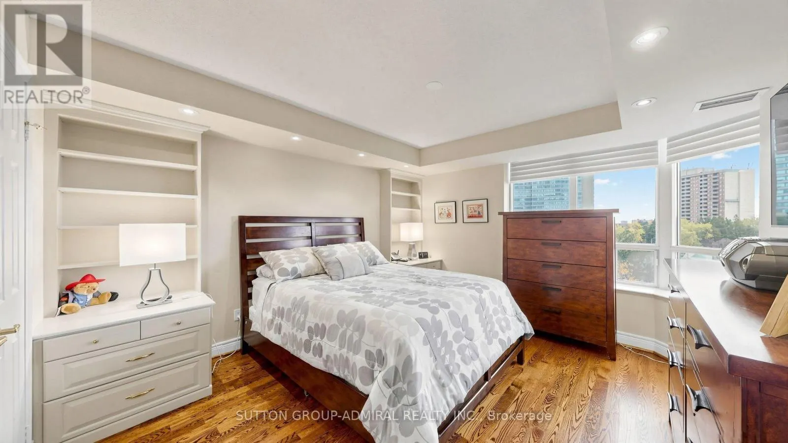 713 - 89 SKYMARK DRIVE