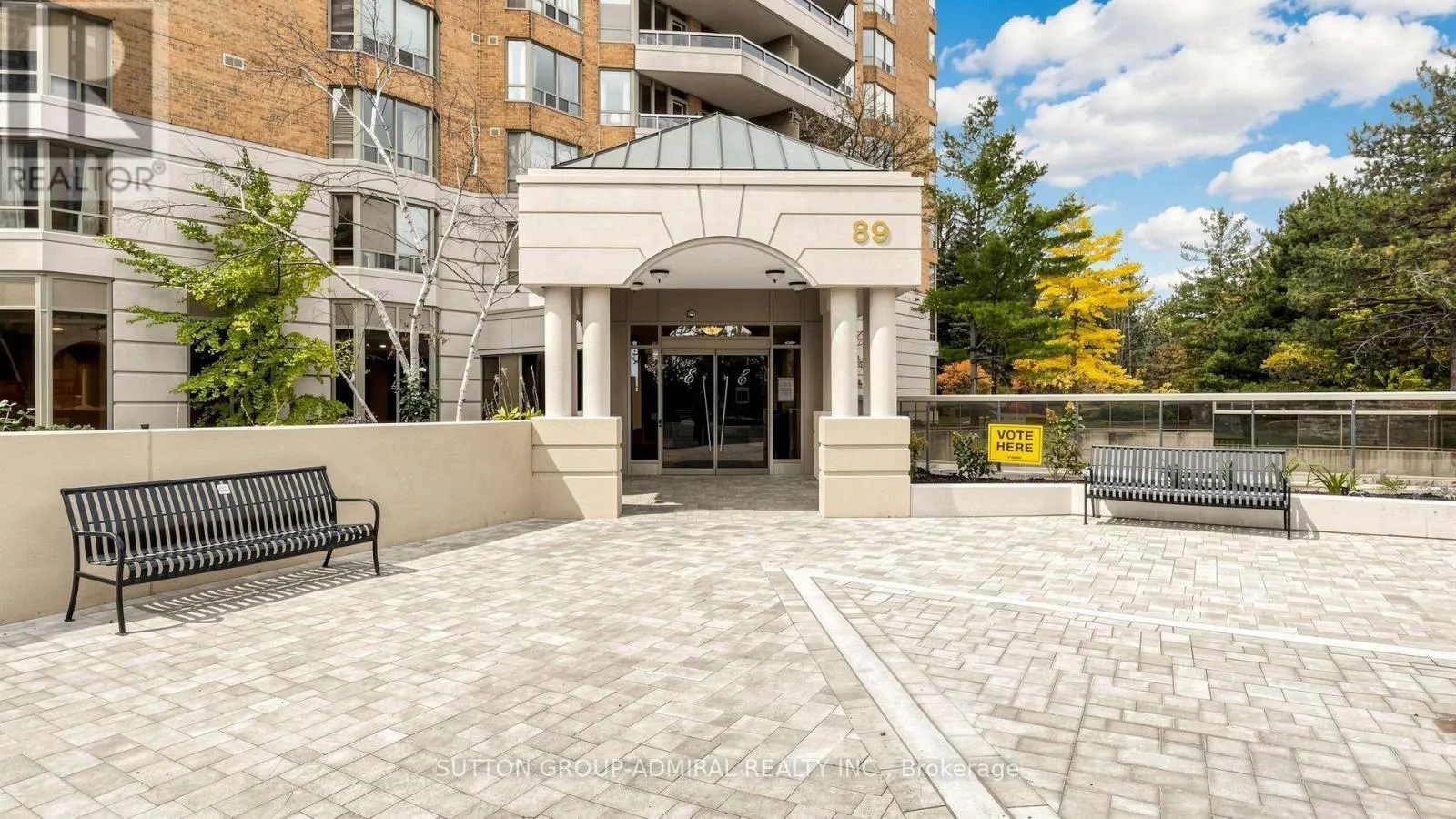 713 - 89 SKYMARK DRIVE