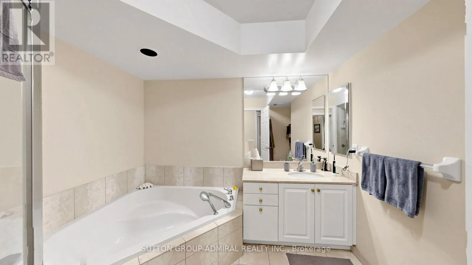 713 - 89 SKYMARK DRIVE