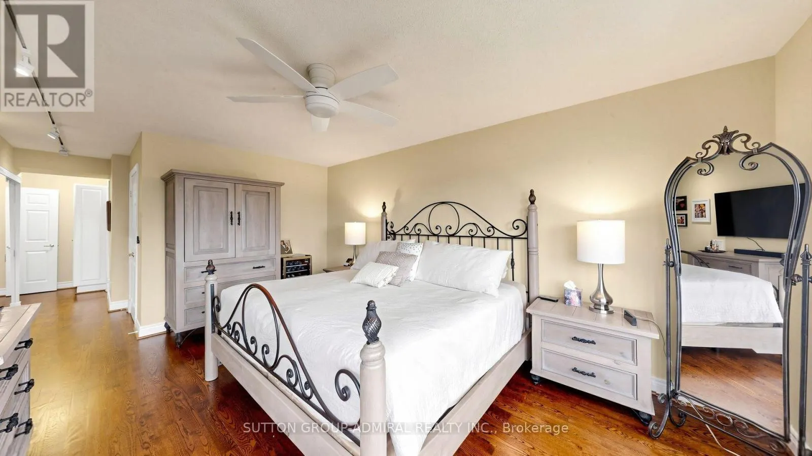 713 - 89 SKYMARK DRIVE