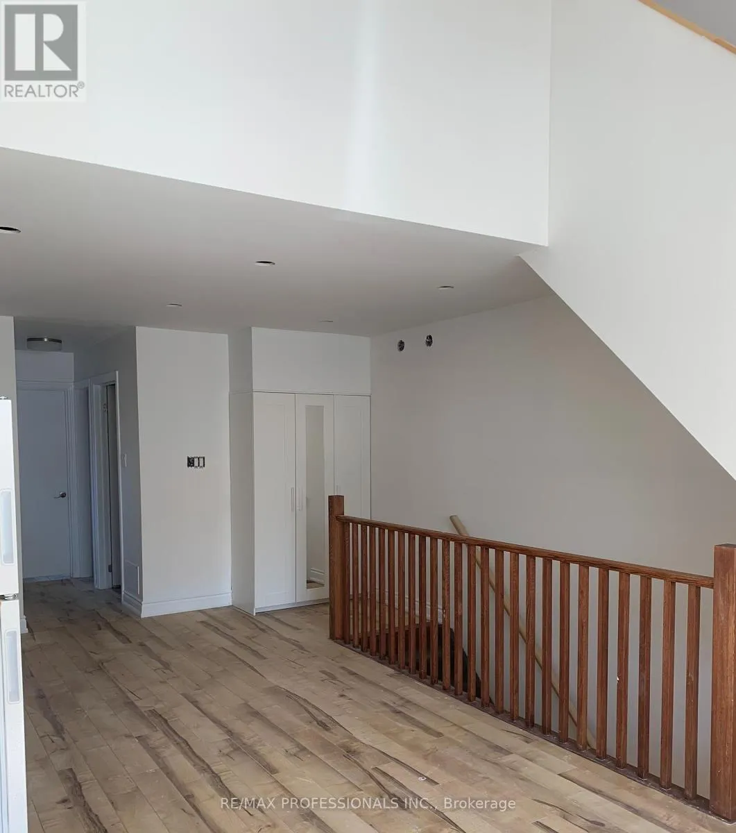 UPPER - 141 CLAREMONT STREET