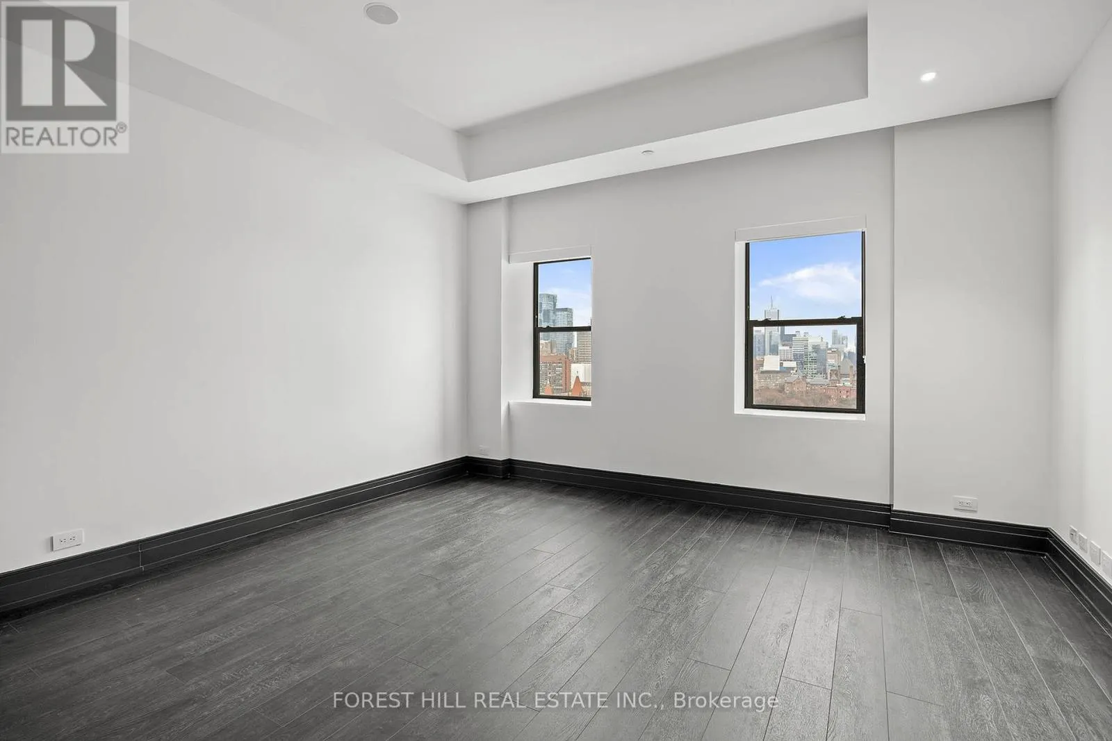 1004 - 2 AVENUE ROAD