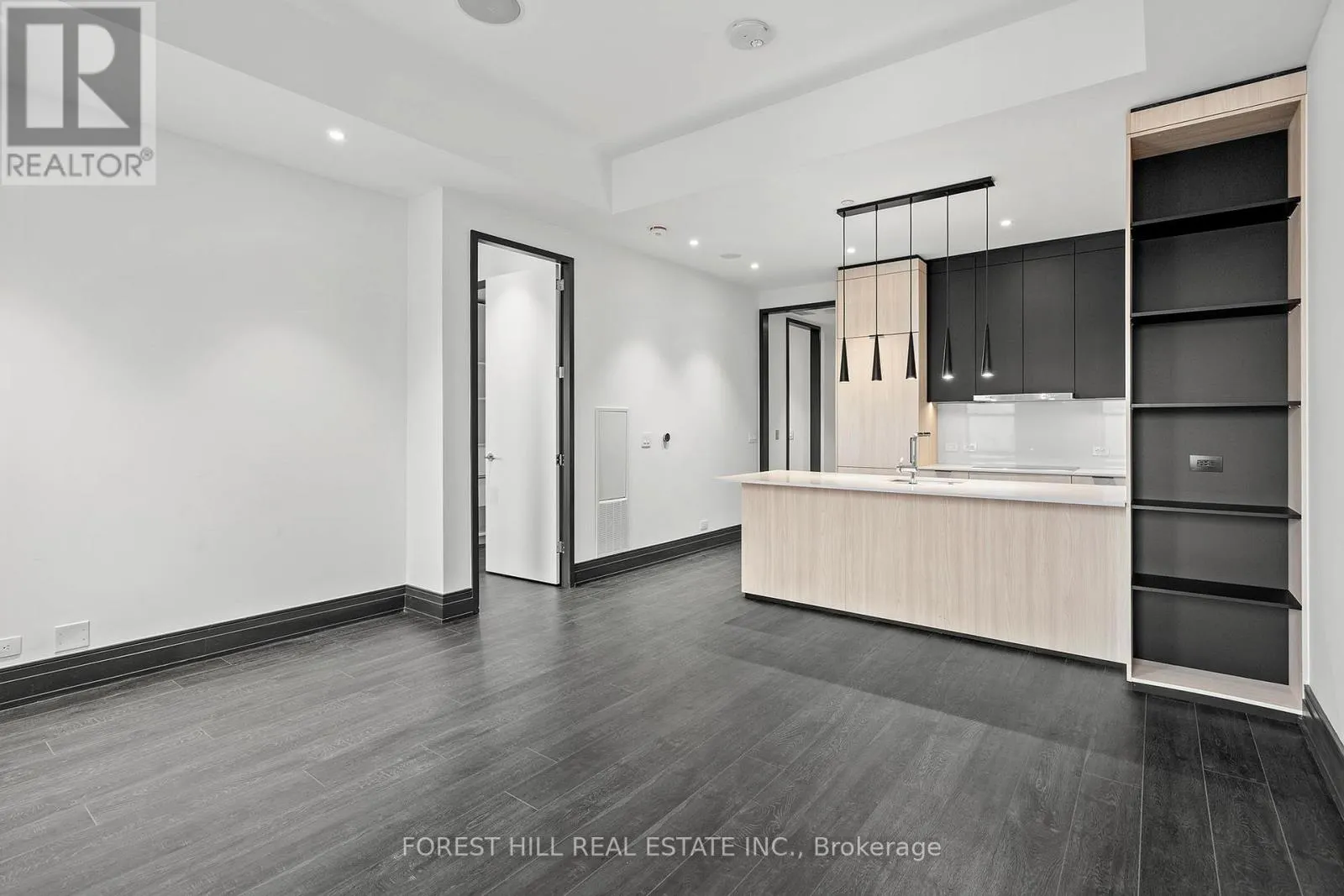 1004 - 2 AVENUE ROAD