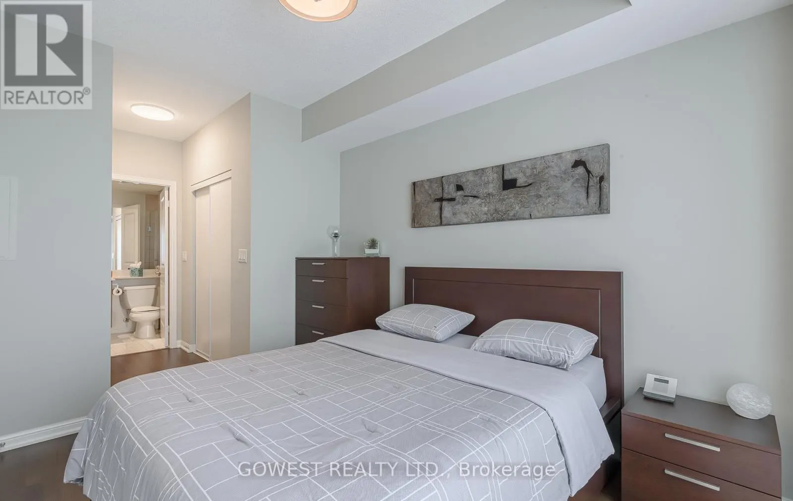 906 - 628 FLEET STREET